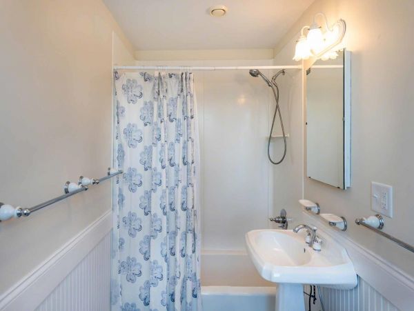 Cape Cod Home 994538