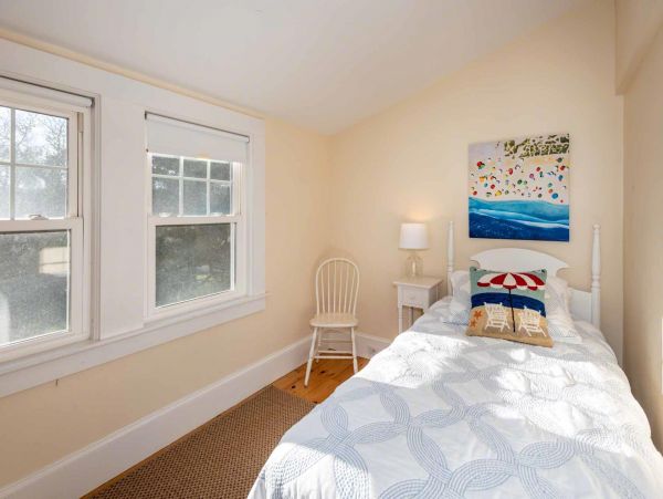 Cape Cod Home 994538