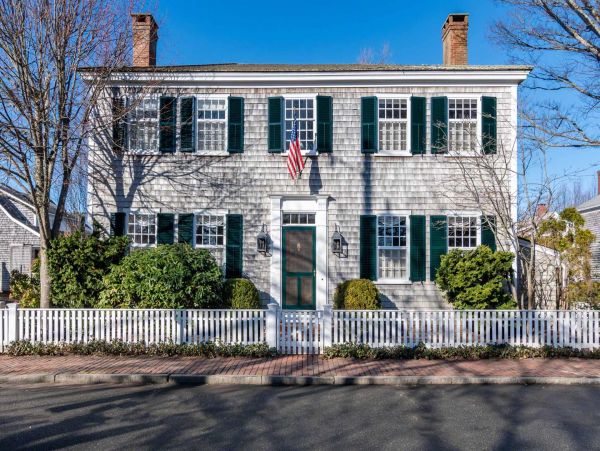 Cape Cod Home 994541
