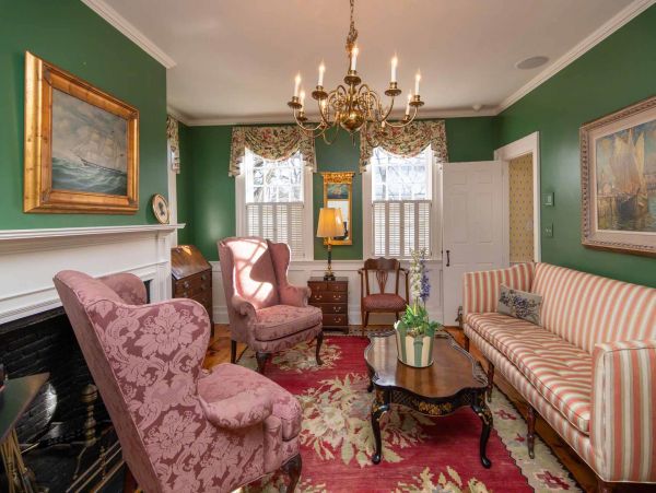 Cape Cod Home 994541
