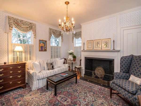 Cape Cod Home 994541