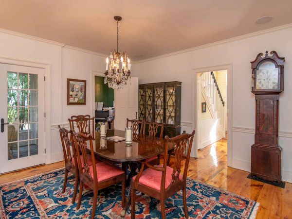 Cape Cod Home 994541