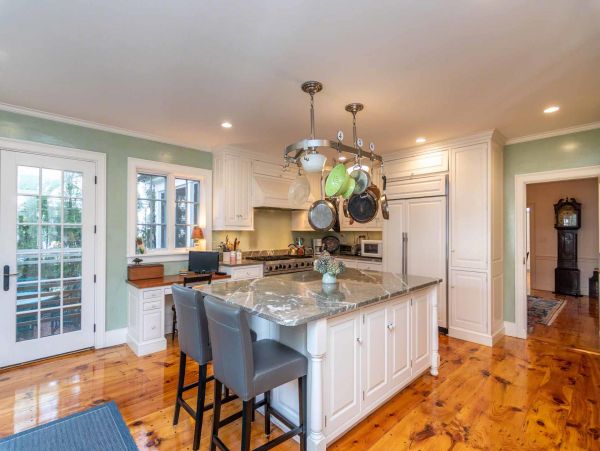 Cape Cod Home 994541