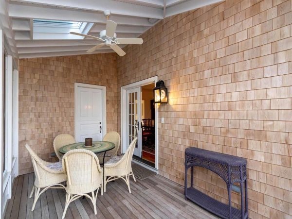 Cape Cod Home 994541