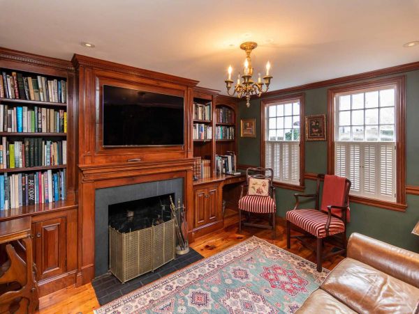 Cape Cod Home 994541
