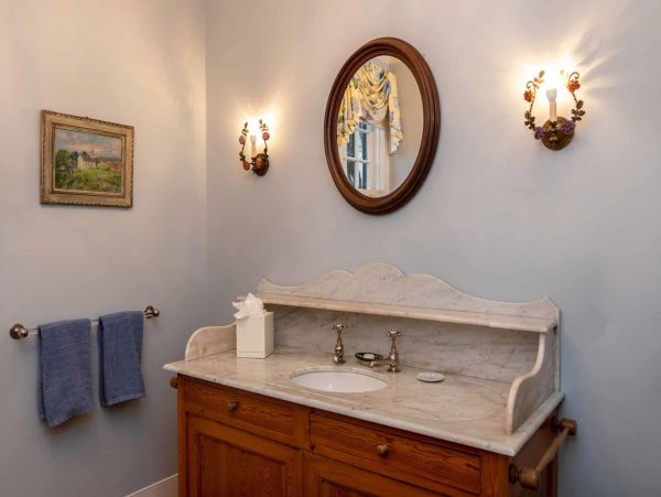 Cape Cod Home 994541