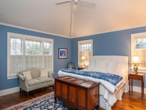 Cape Cod Home 994541