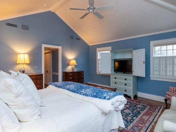 Cape Cod Home 994541