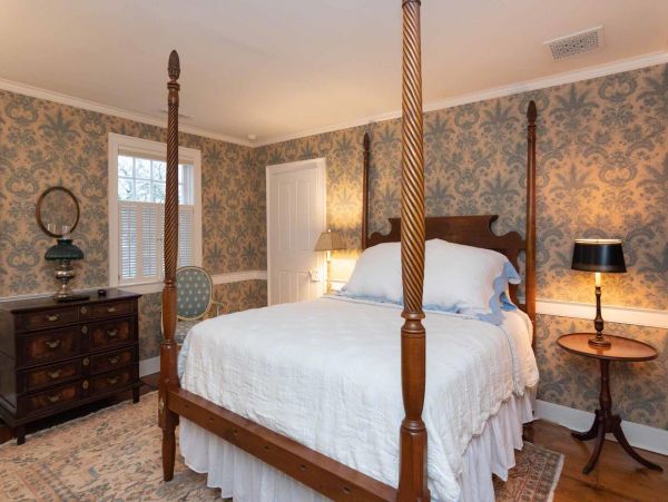 Cape Cod Home 994541