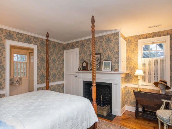 Cape Cod Home 994541
