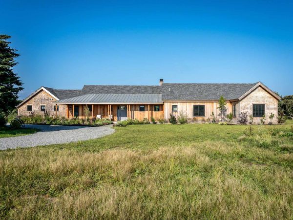 Cape Cod Home 994543