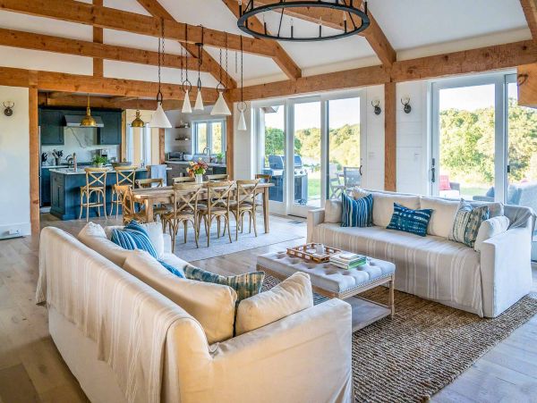 Cape Cod Home 994543