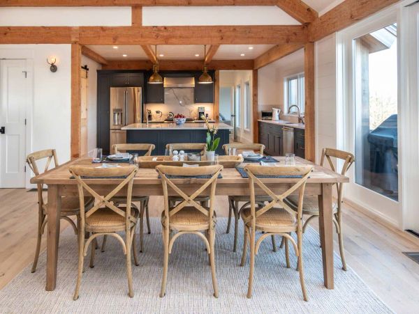 Cape Cod Home 994543