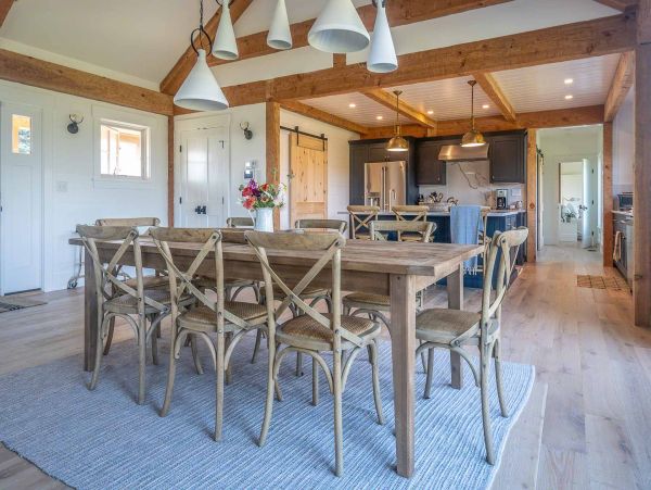 Cape Cod Home 994543