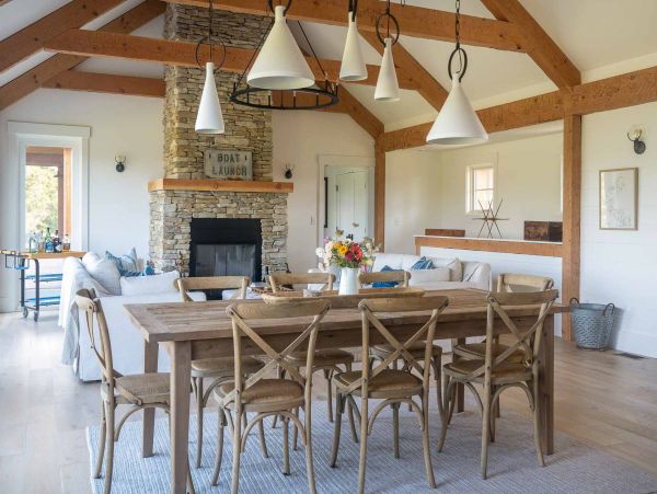Cape Cod Home 994543