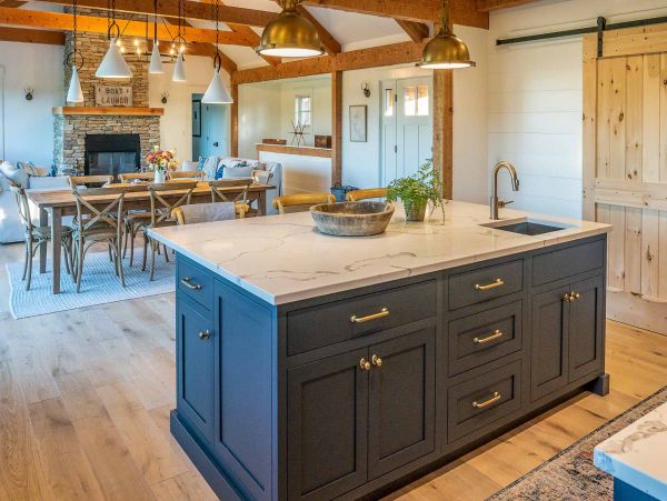 Cape Cod Home 994543