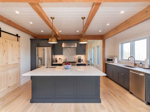 Cape Cod Home 994543