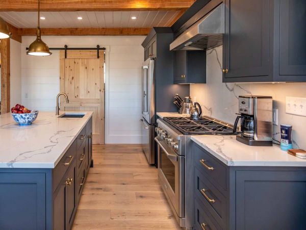 Cape Cod Home 994543