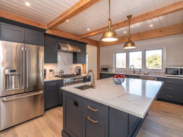 Cape Cod Home 994543