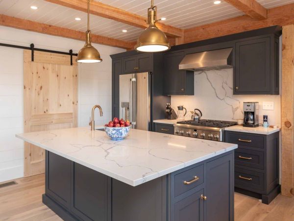 Cape Cod Home 994543