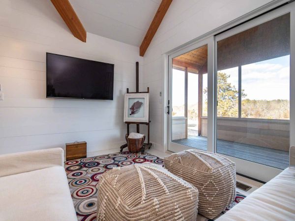 Cape Cod Home 994543