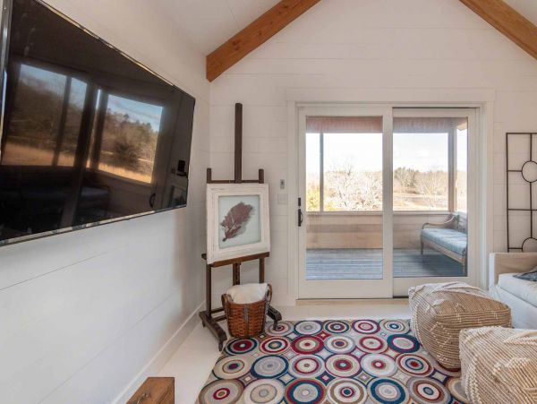 Cape Cod Home 994543