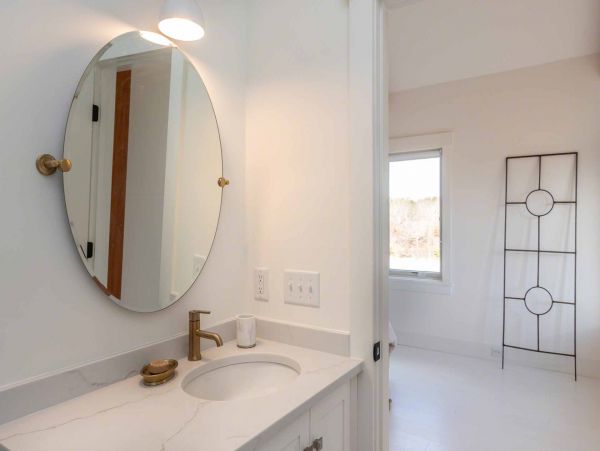 Cape Cod Home 994543