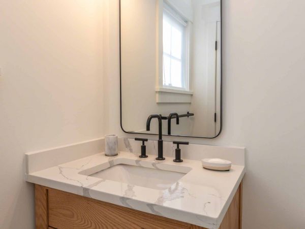 Cape Cod Home 994543