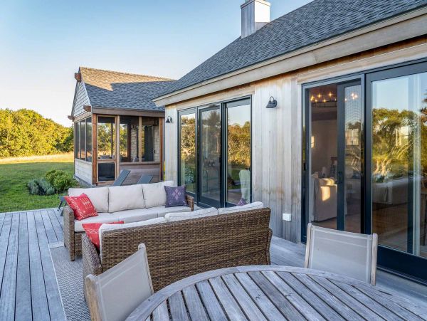 Cape Cod Home 994543