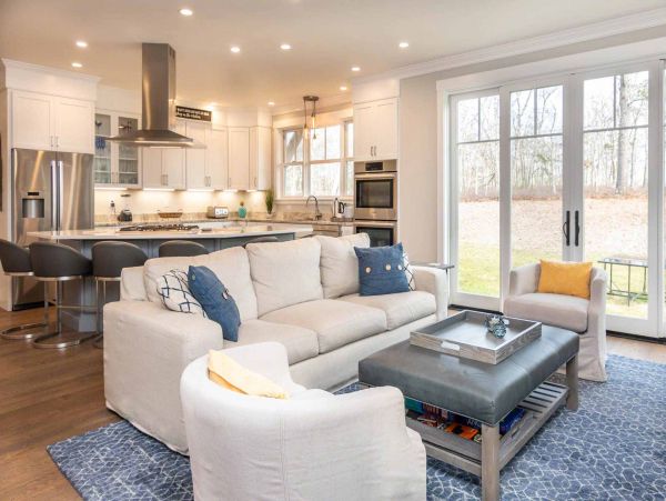 Cape Cod Home 994544