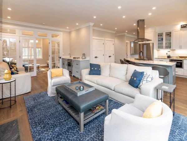 Cape Cod Home 994544