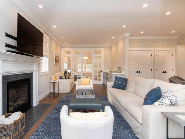 Cape Cod Home 994544