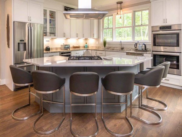 Cape Cod Home 994544