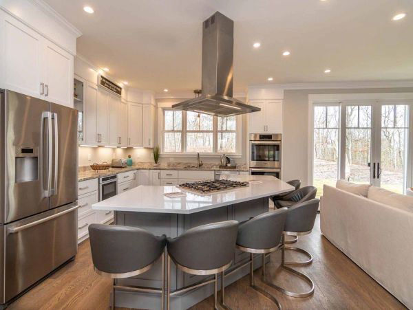 Cape Cod Home 994544
