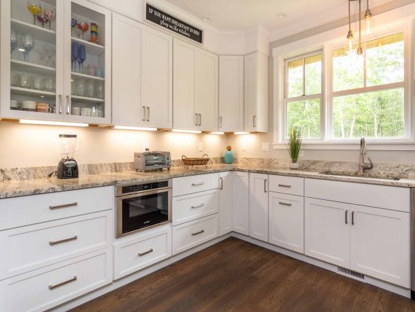 Cape Cod Home 994544