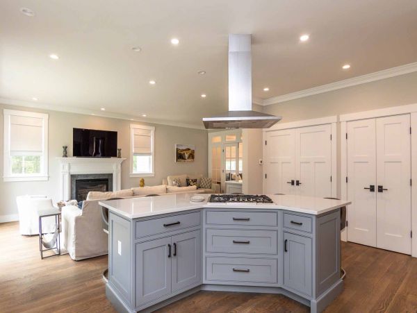 Cape Cod Home 994544