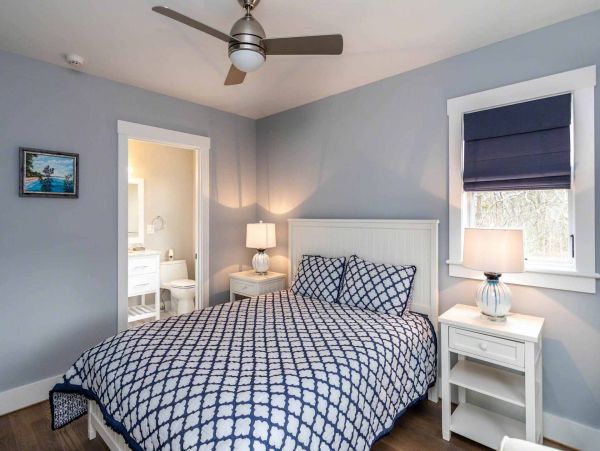 Cape Cod Home 994544