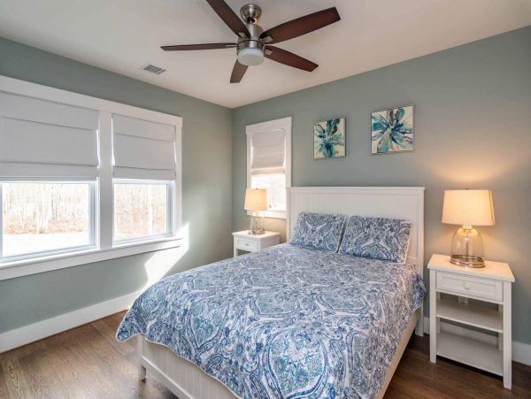 Cape Cod Home 994544