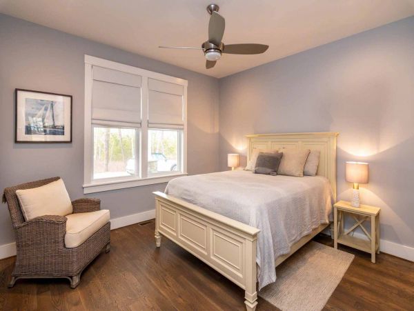 Cape Cod Home 994544