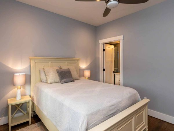 Cape Cod Home 994544