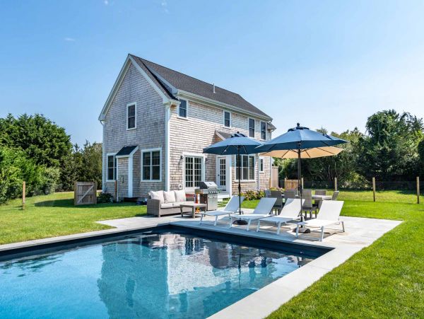 Cape Cod Home 994545