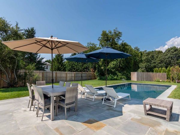 Cape Cod Home 994545