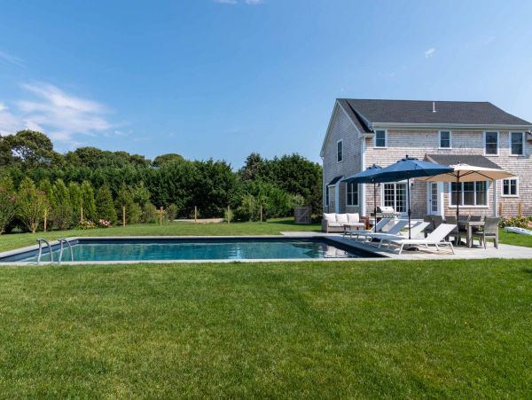 Cape Cod Home 994545