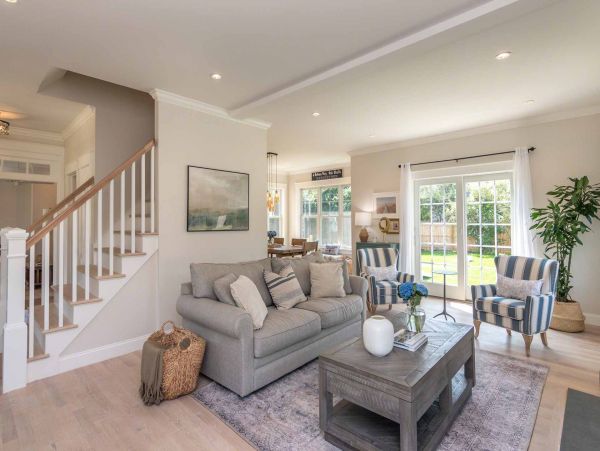 Cape Cod Home 994545