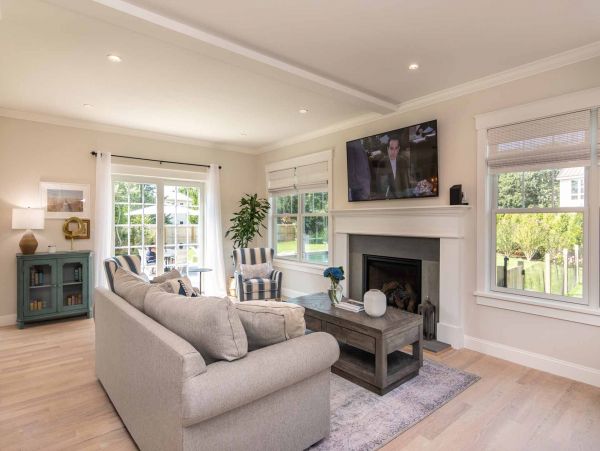Cape Cod Home 994545