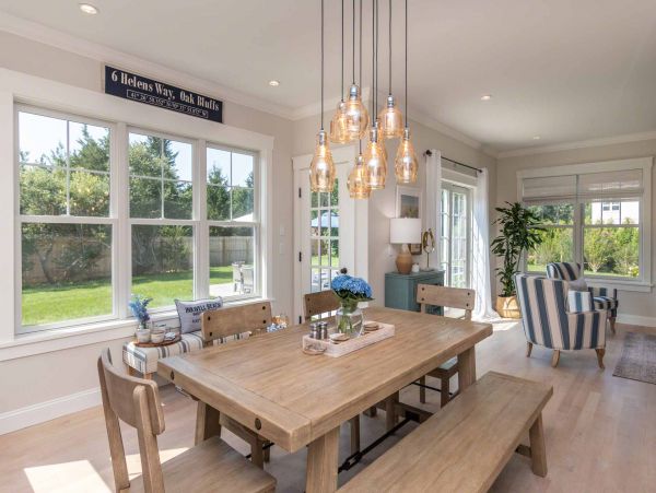 Cape Cod Home 994545