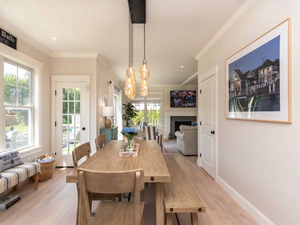 Cape Cod Home 994545