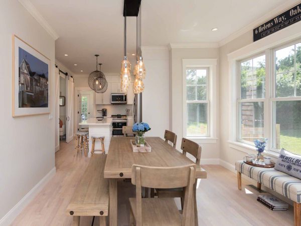 Cape Cod Home 994545