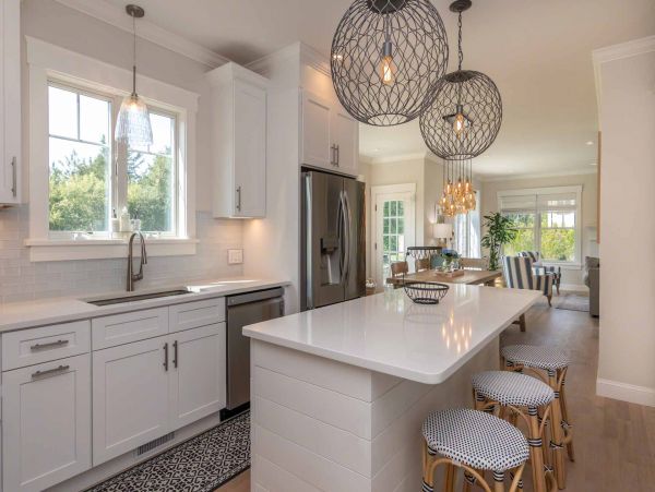 Cape Cod Home 994545