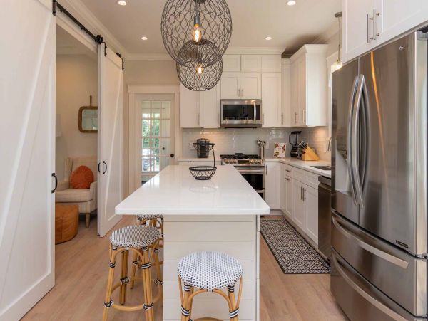 Cape Cod Home 994545